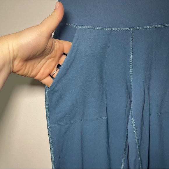 *Sold* Lululemon women’s desert Teal Align jogger leggings 28” in size 4 active - Picture 5 of 12